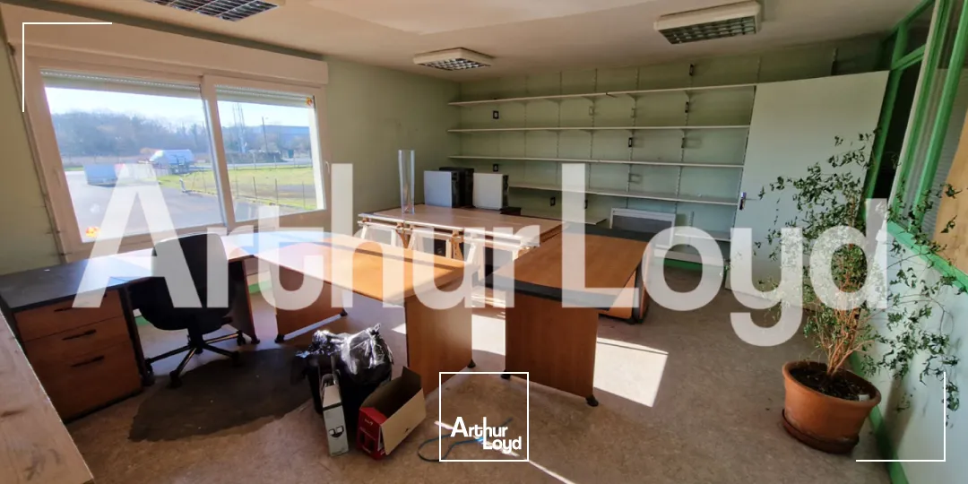 Local d'activité Moult 2000 m²