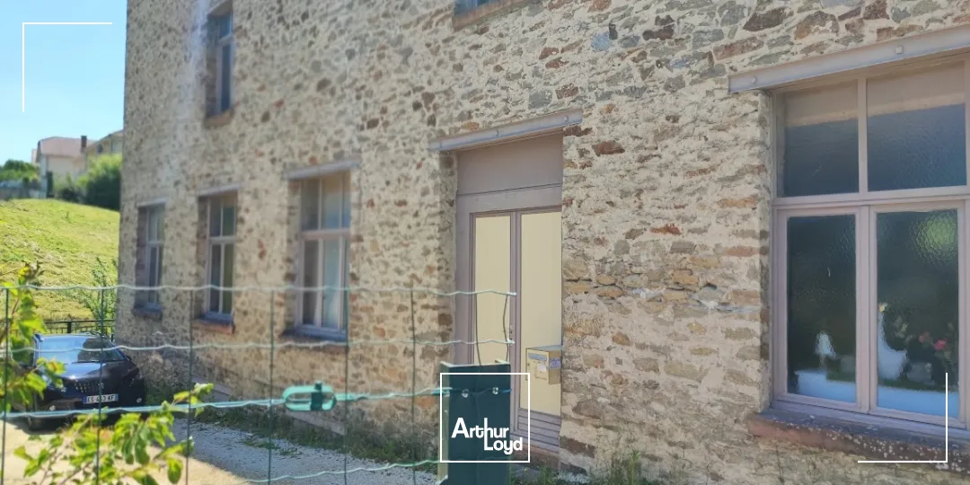 A vendre CHALUS immeuble en parfait état à aménager de 900 m² environ