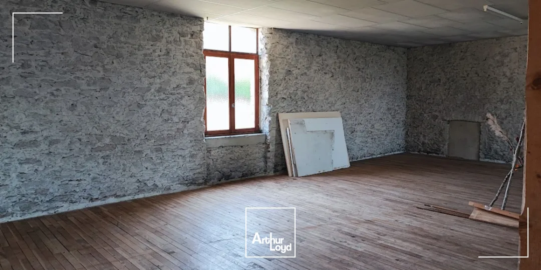 A vendre CHALUS immeuble en parfait état à aménager de 900 m² environ