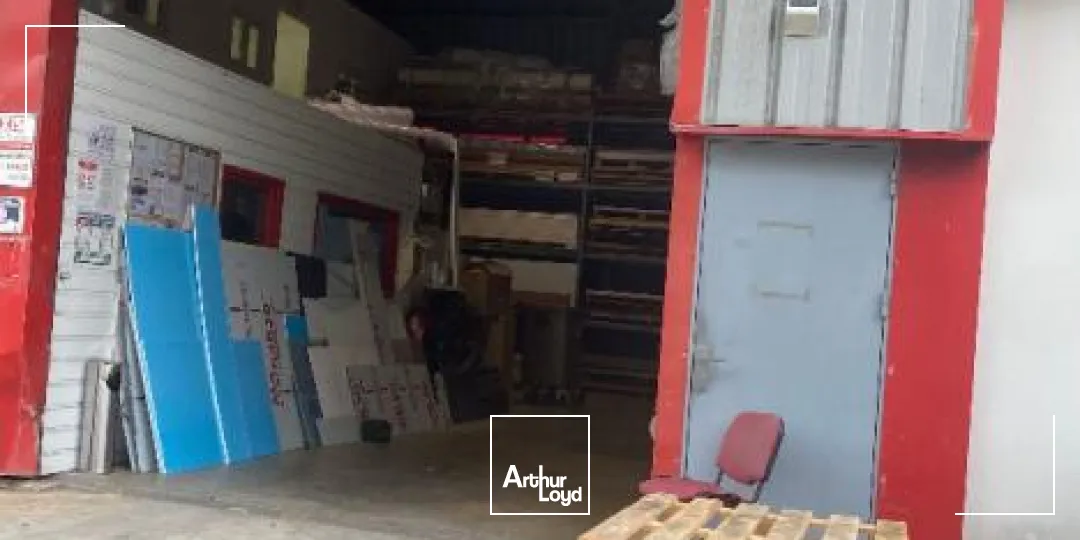 Local d'activité / Entrepot 350m2 Le Lamentin