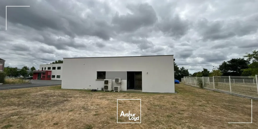 À LOUER  BÂTIMENT TERTIAIRE DE PLAIN-PIED  200 m²  LA ROCHE-SUR-YON