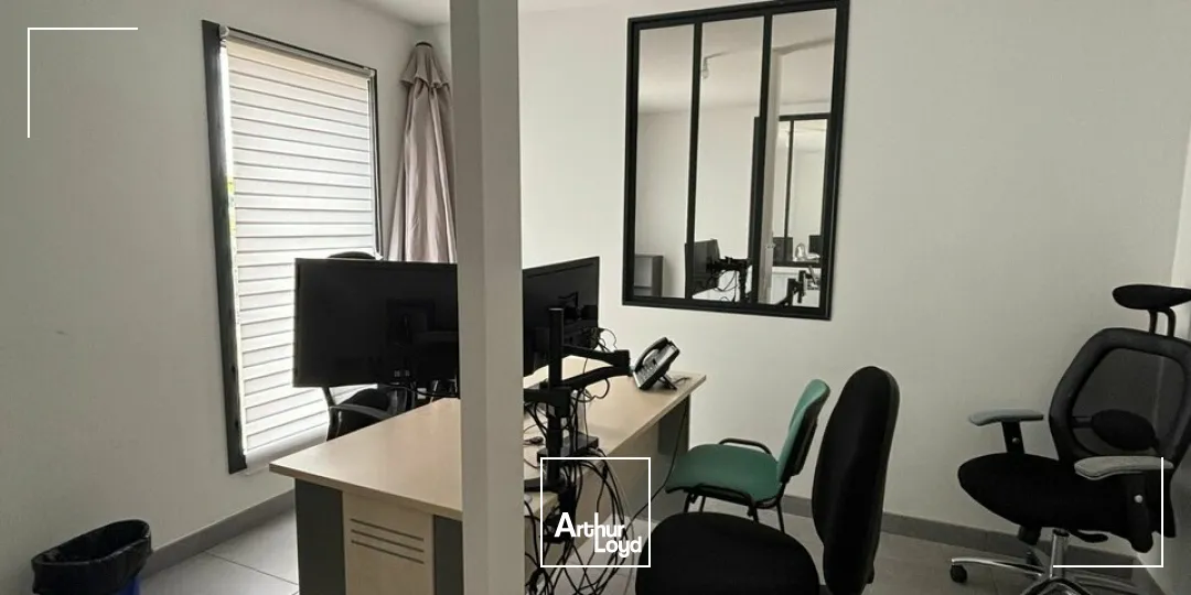 À LOUER  BÂTIMENT TERTIAIRE DE PLAIN-PIED  200 m²  LA ROCHE-SUR-YON