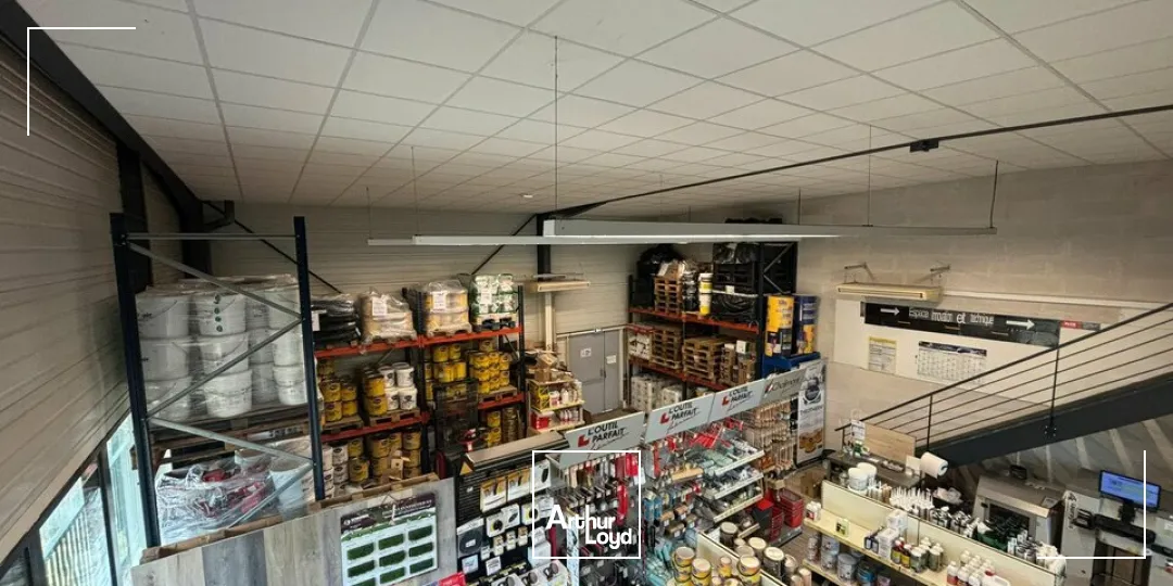 À LOUER  LOCAL COMMERCIAL / D'ACTIVITÉ  150 m² + MEZZANINE  VENANSAULT (ZONE DE LA LANDETTE)