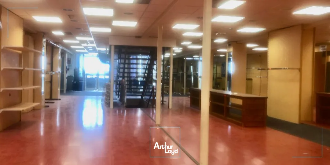 LOCAL COMMERCIAL A FORT POTENTIEL A REIMS - TOTALISANT ENVIRON 620M2