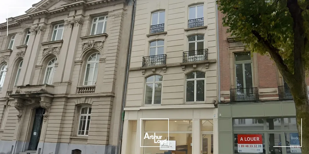 Rare sur le secteur gare de Valenciennes , ces deux plateaux de bureaux disponibles immédiatement à la location .