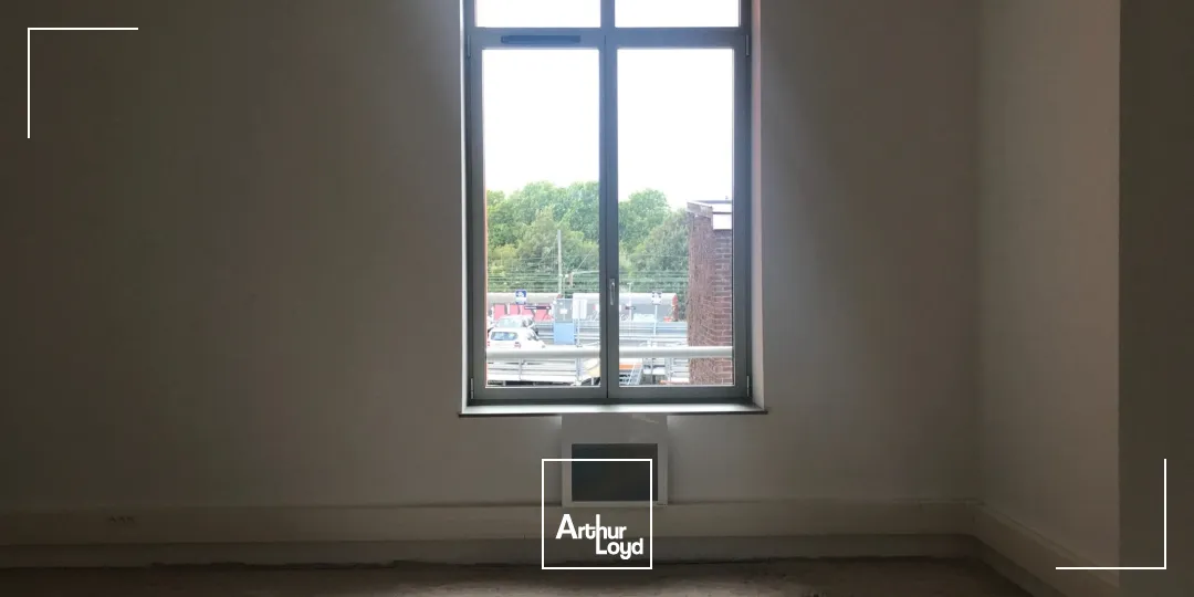 Rare sur le secteur gare de Valenciennes , ces deux plateaux de bureaux disponibles immédiatement à la location .