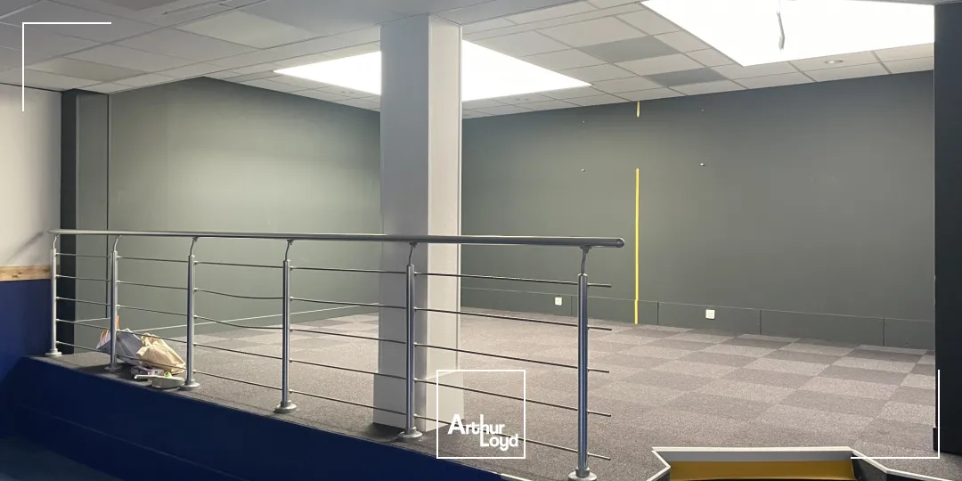 Local commercial à louer à Lille - Showroom lumineux avec vitrines en emplacement Premium