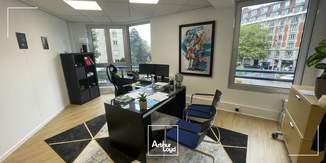 Bureaux lumineux à louer - La Madeleine, aux portes de Lille, avec parking et transports en commun immédiats !