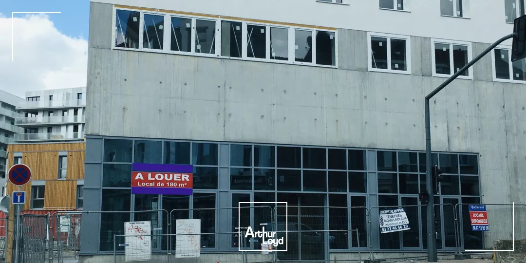 Local commercial à louer à Lille - Belle visibilité avec vitrine et accès PMR
