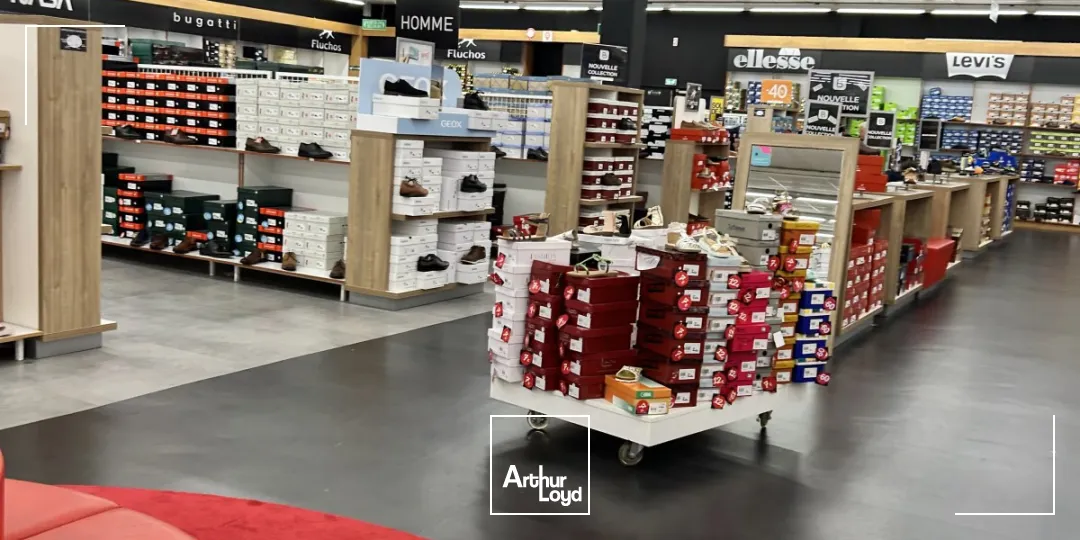 Local Commercial de 1708 m² à Louer - Emplacement Premium sur Axe Très Fréquenté près de Lens