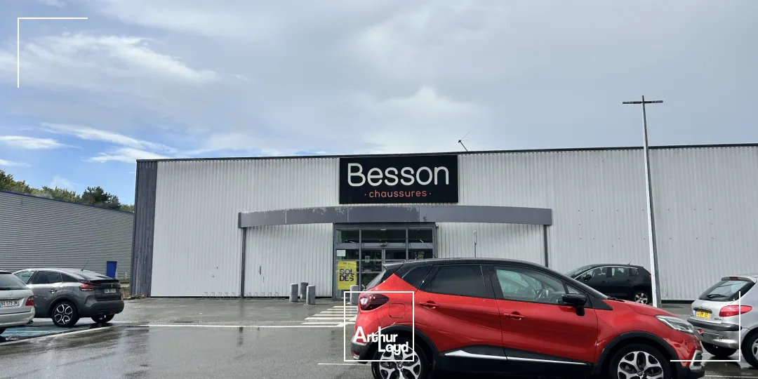 Local Commercial de 1708 m² à Louer - Emplacement Premium sur Axe Très Fréquenté près de Lens