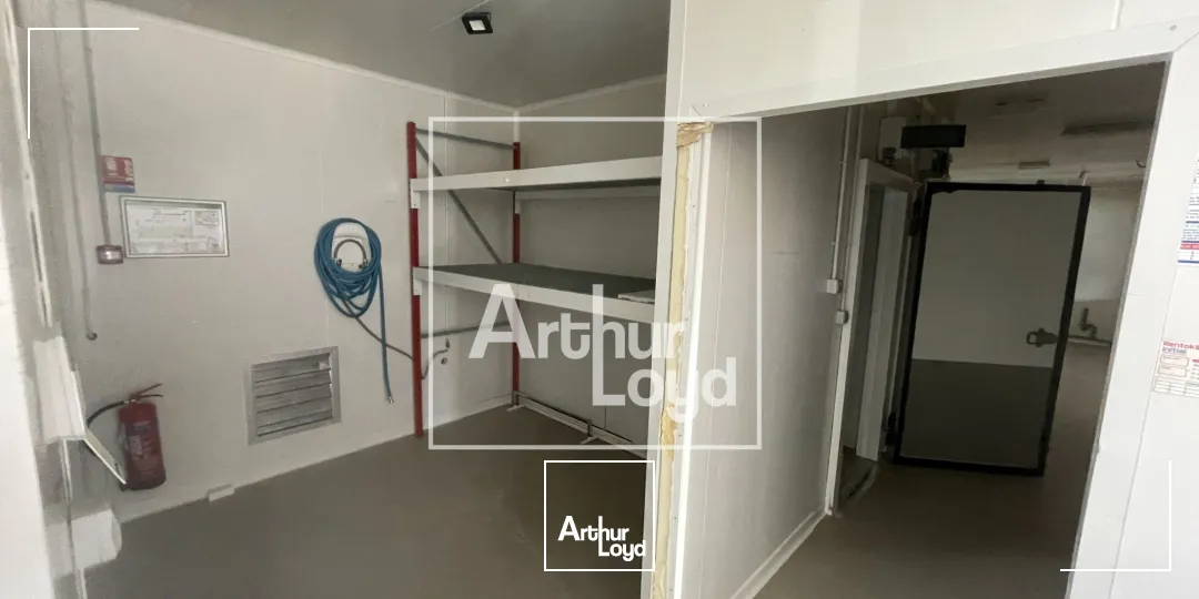 Local commercial de 235 m² à vendre ou à louer - Emplacement stratégique dans zone commerciale dynamique à Agde