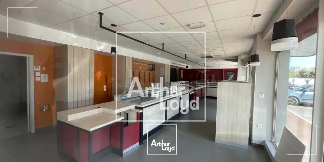 Local commercial de 235 m² à vendre ou à louer - Emplacement stratégique dans zone commerciale dynamique à Agde