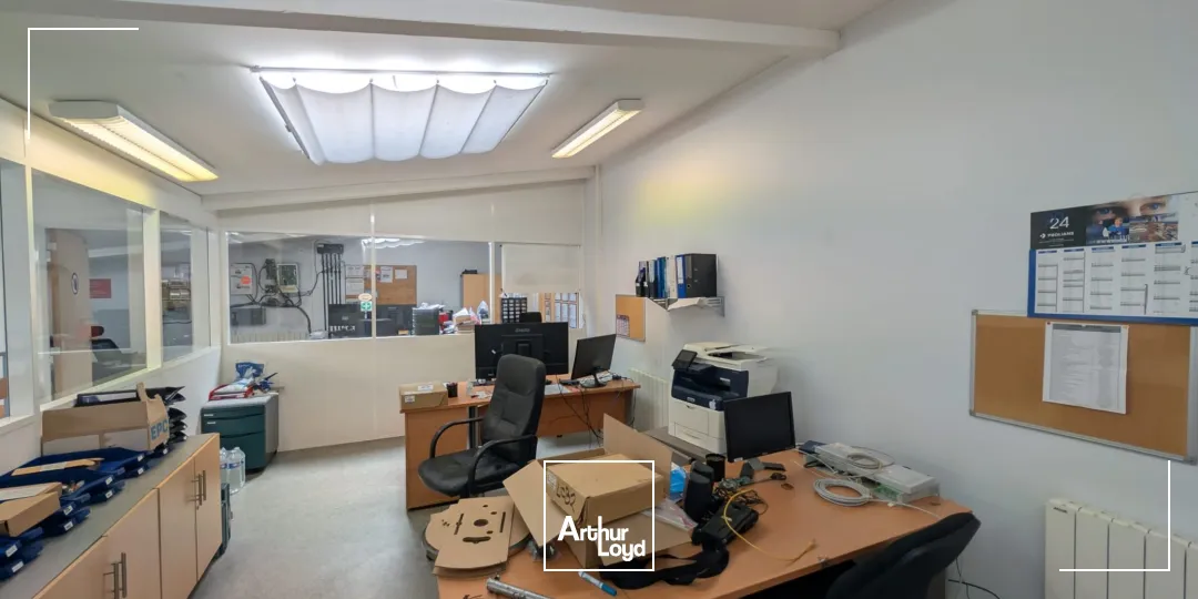 LOCAL D'ACTIVITE 200 M² AVEC BUREAUX - PORTE SECTIONNELLE - BEZONS / A86