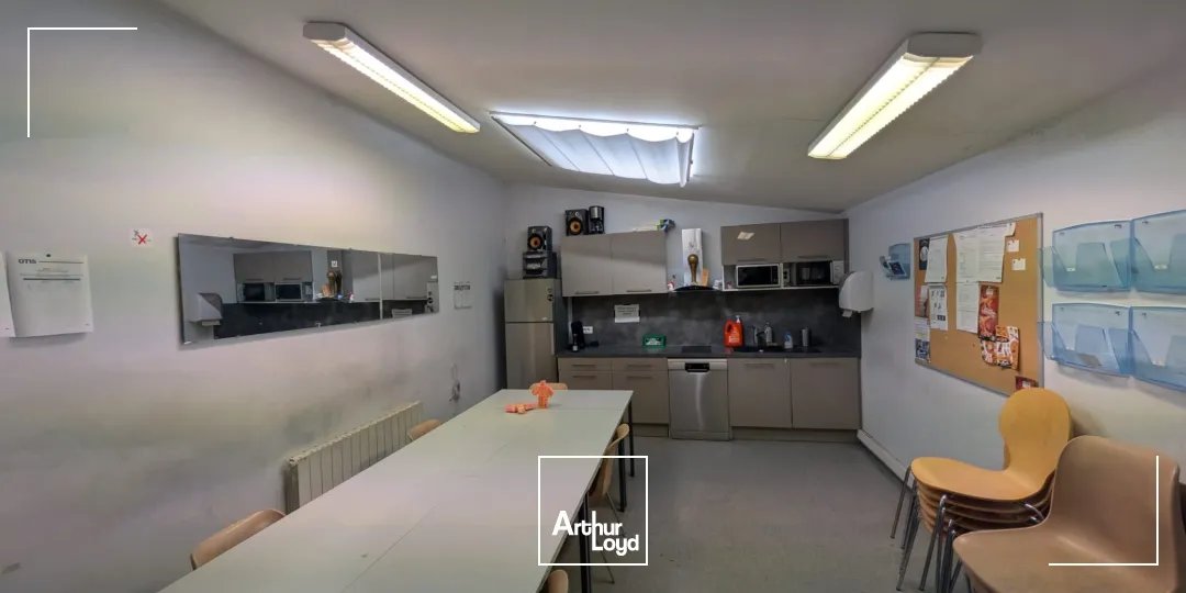 LOCAL D'ACTIVITE 200 M² AVEC BUREAUX - PORTE SECTIONNELLE - BEZONS / A86