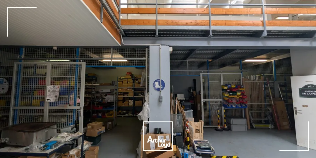 LOCAL D'ACTIVITE 200 M² AVEC BUREAUX - PORTE SECTIONNELLE - BEZONS / A86