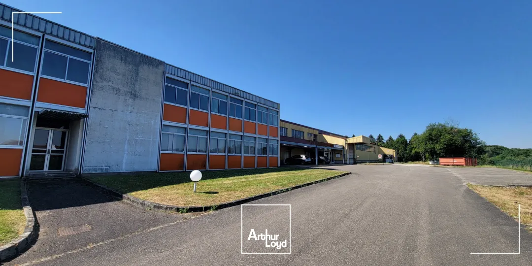 Ensemble immobilier d'env 7 000m2 à Dampierre-Les-Bois