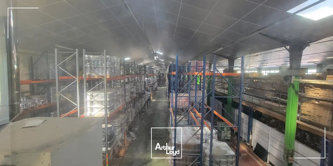 Ensemble immobilier d'env 7 000m2 à Dampierre-Les-Bois