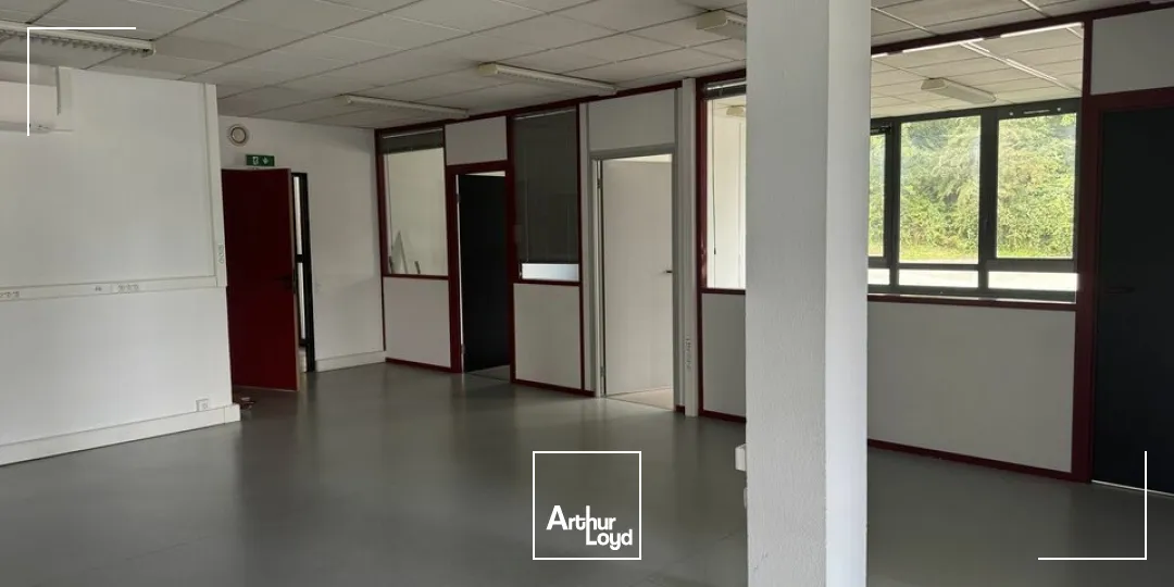 A LOUER - ECOLE VALENTIN - BUREAUX 134 M²