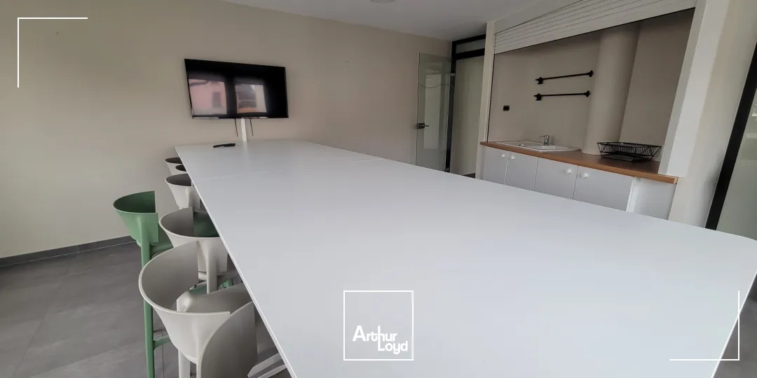 A LOUER GRAND PASSAGE AUDINCOURT LOCAL COMMERCIAL DE QUALITE