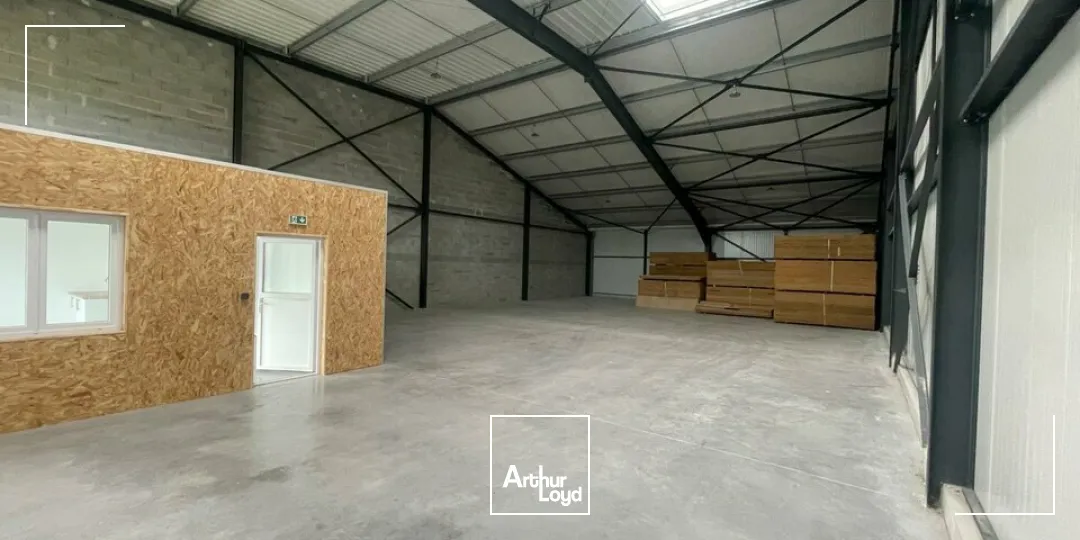 LOCAL D'ACTIVITE - 321m² - LES HERBIERS