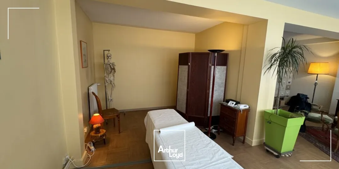 TOURS CENTRE PROCHE HYPER CENTRE - BUS TRAM - A VENDRE BUREAUX DE 78 M² EN RDC