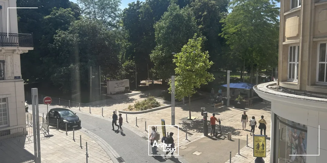 Local commercial à louer en emplacement n°1 à Amiens - 180 m² sur deux niveaux avec belle visibilité