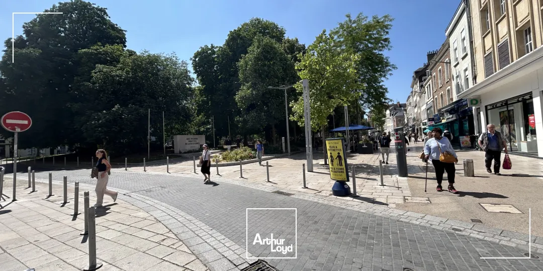 Local commercial à louer en emplacement n°1 à Amiens - 180 m² sur deux niveaux avec belle visibilité