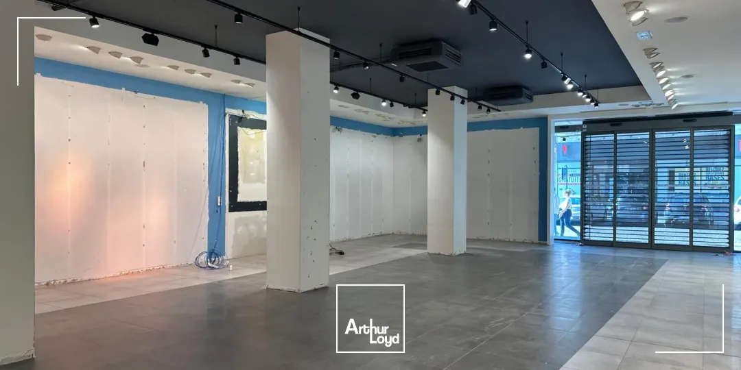 A LOUER - LOCAUX COMMERCIAUX 358 M2 - EMPLACEMENT N°1 - SAINT-QUENTIN