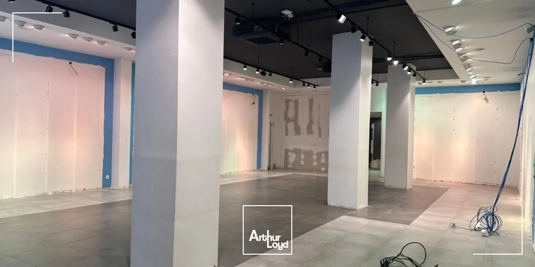 A LOUER - LOCAUX COMMERCIAUX 358 M2 - EMPLACEMENT N°1 - SAINT-QUENTIN