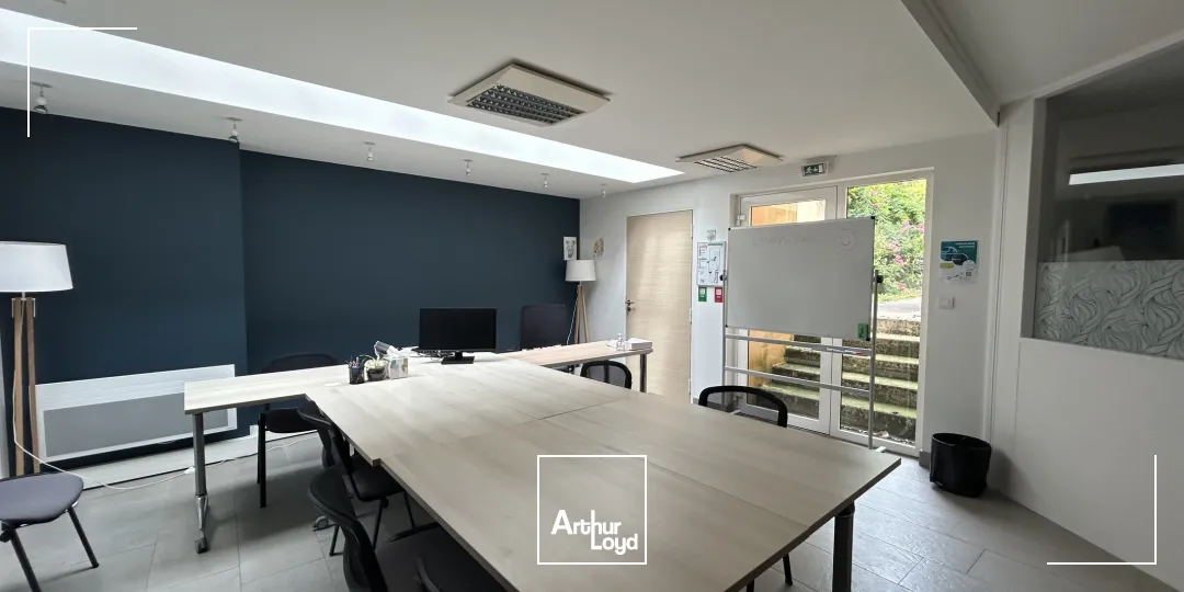 A LOUER - LOCAL PROFESSIONNEL - 85 M2 - PORNIC - PORT