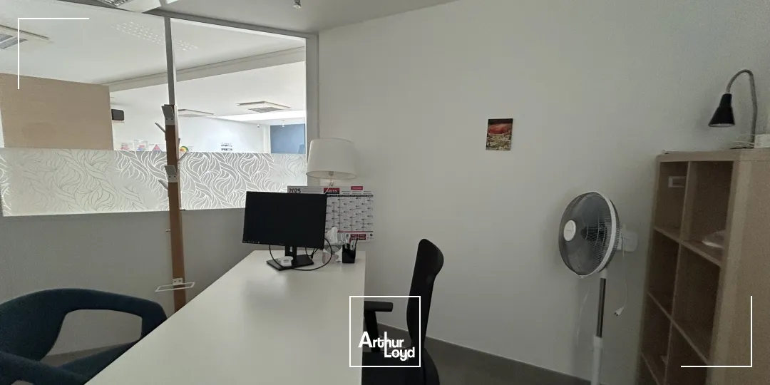 A LOUER - LOCAL PROFESSIONNEL - 85 M2 - PORNIC - PORT