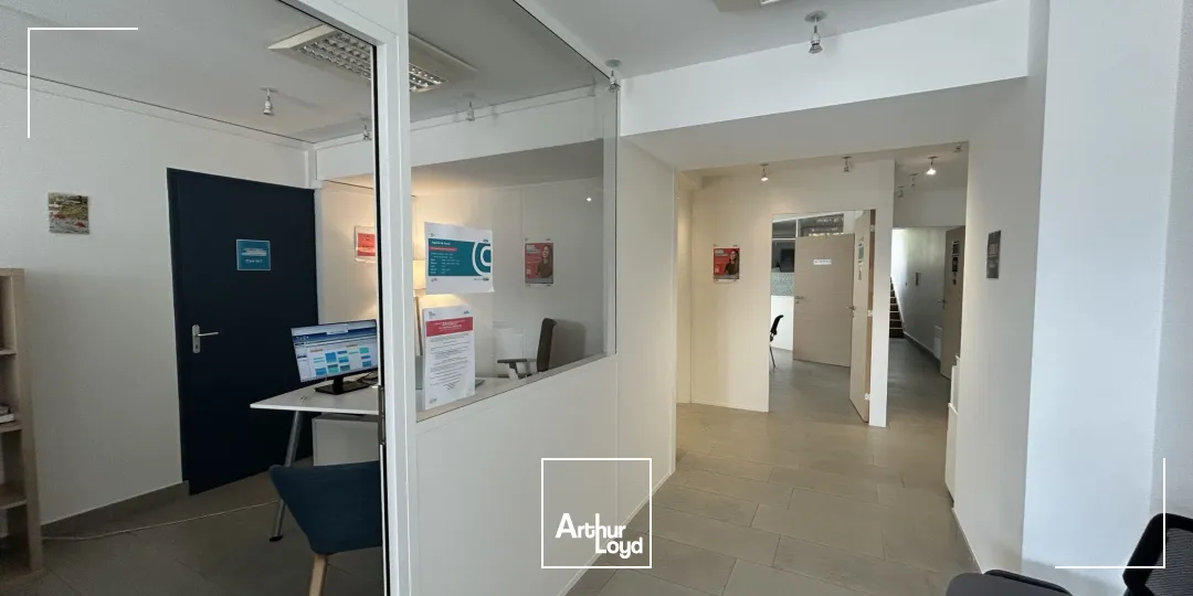 A LOUER - LOCAL PROFESSIONNEL - 85 M2 - PORNIC - PORT