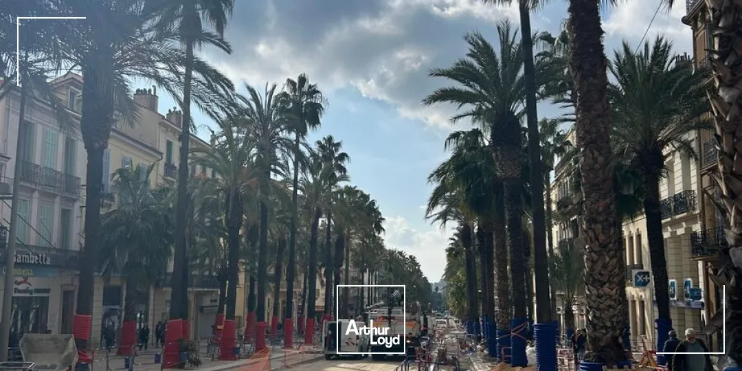 Immeuble mixte à vendre bureaux/habitation en pleine propriété - Centre-ville - Hyères