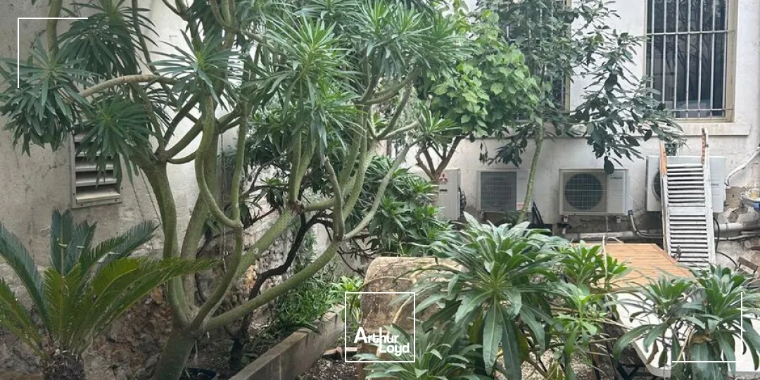 Immeuble mixte à vendre bureaux/habitation en pleine propriété - Centre-ville - Hyères