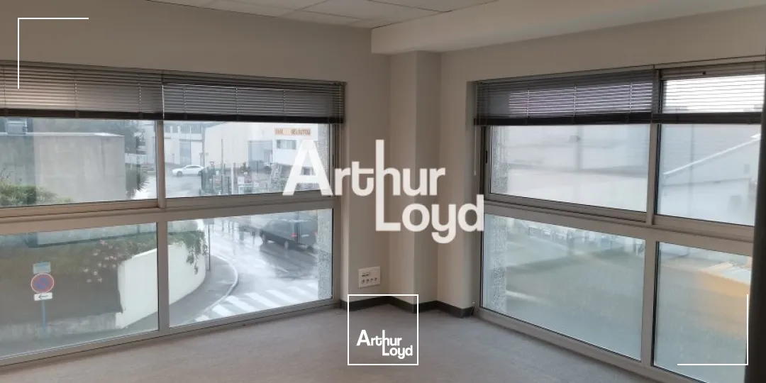 BUREAUX PMR A LOUER SAINT LAURENT DU VAR 246 M²