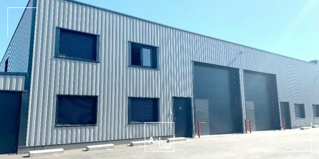 LOCAL D'ACTIVITE - ENTREPOT à LOUER de 442 m²
