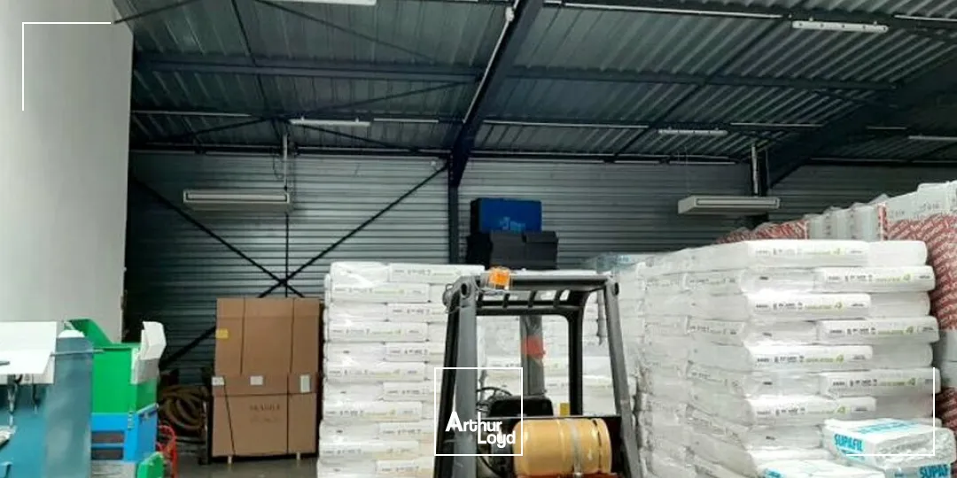 LOCAL D'ACTIVITE - ENTREPOT à LOUER de 442 m²