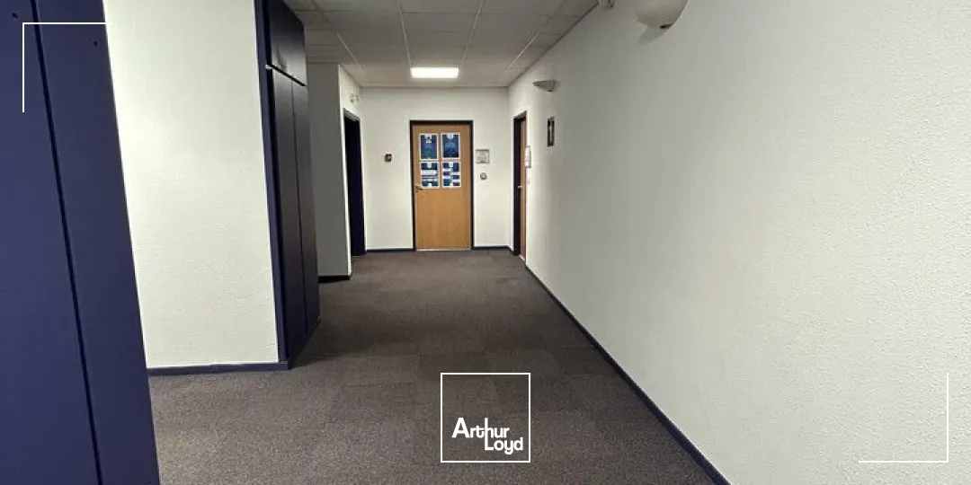 BUREAUX à VENDRE de 123.4 m²