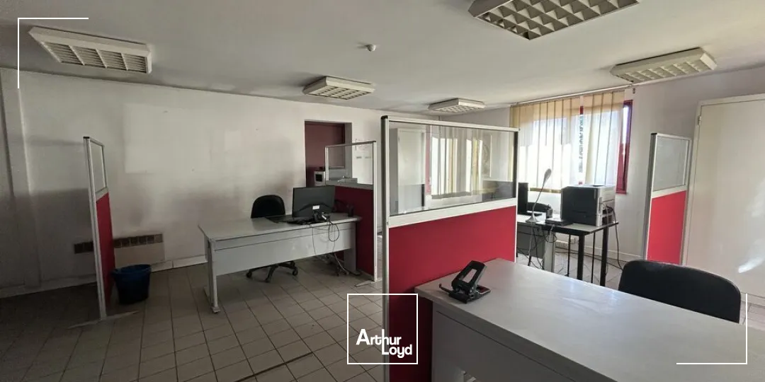 LOCAL D'ACTIVITE - ENTREPOT à LOUER de 773 m²