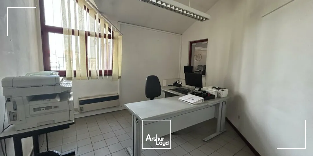 LOCAL D'ACTIVITE - ENTREPOT à LOUER de 773 m²