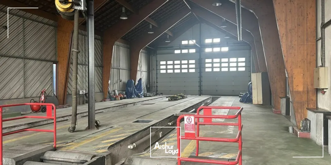 LOCAL D'ACTIVITE - ENTREPOT à LOUER de 773 m²