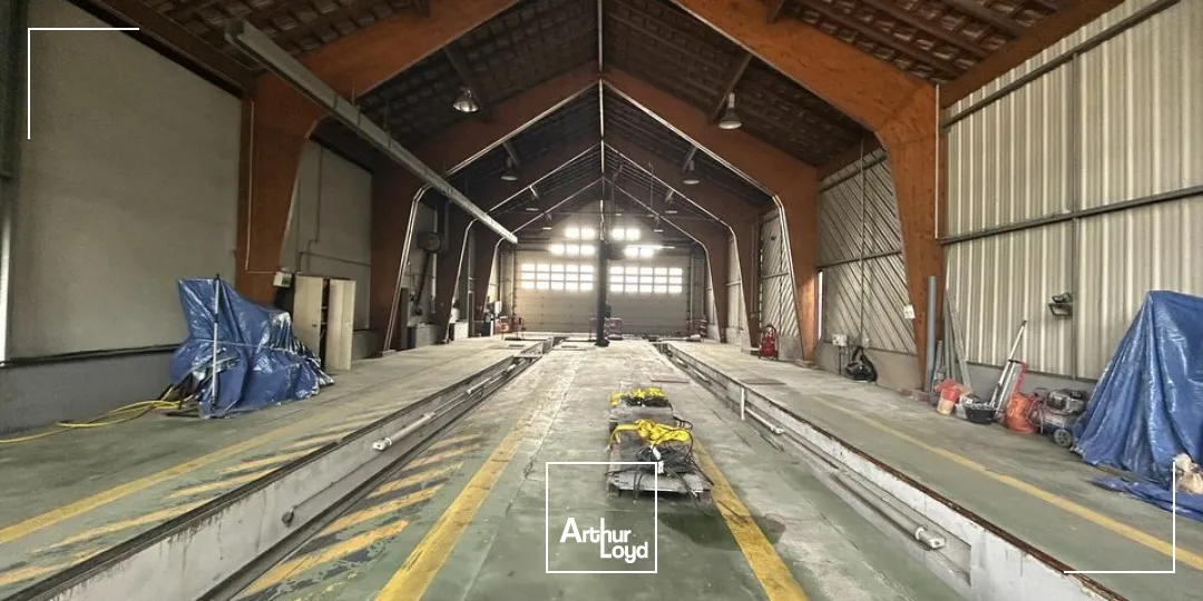 LOCAL D'ACTIVITE - ENTREPOT à LOUER de 773 m²