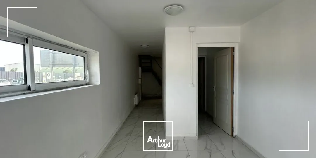 LOCAL D'ACTIVITE - ENTREPOT à LOUER de 773 m²