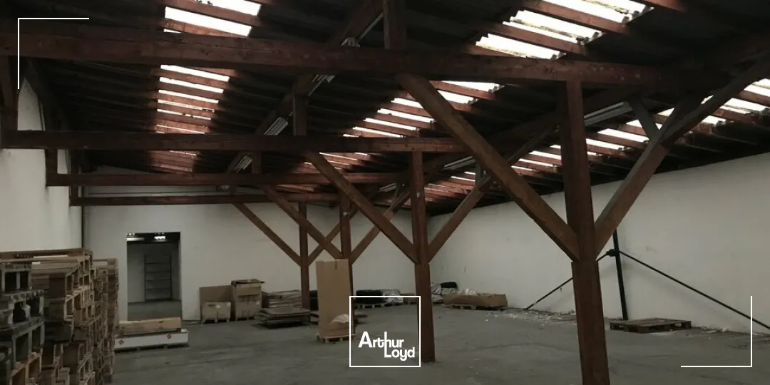 LOCAL D'ACTIVITE - ENTREPOT à LOUER de 1770 m²
