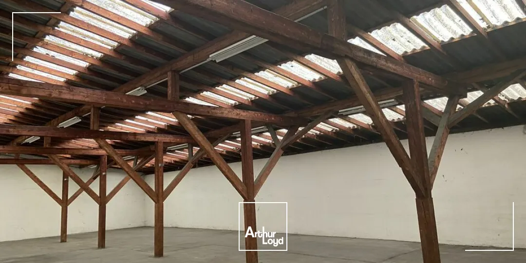 LOCAL D'ACTIVITE - ENTREPOT à LOUER de 1770 m²