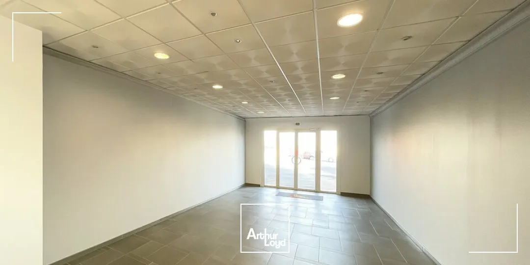 POITIERS - ZI REPUBLIQUE - BUREAUX EN RDC RENOVES A LOUER DE 156M² PROCHES AXES ROUTIERS AVEC VISIBILITE