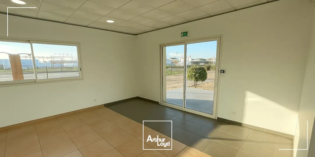 POITIERS - ZI REPUBLIQUE - BUREAUX EN RDC RENOVES A LOUER DE 156M² PROCHES AXES ROUTIERS AVEC VISIBILITE