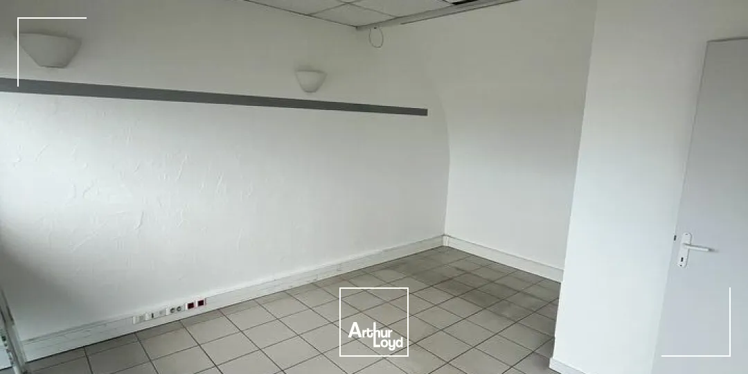 LA ROCHE-SUR-YON - 130m² - BUREAUX À LOUER 