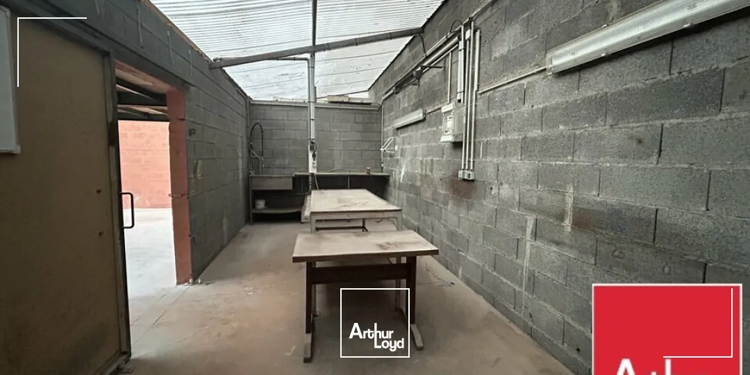 LOCAL D'ACTIVITE - ENTREPOT à LOUER de 398 m²